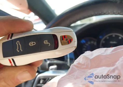 2018 Porsche Macan Turbo z USA, uszkodzony, nr VIN WP1AF2A56JLB70659